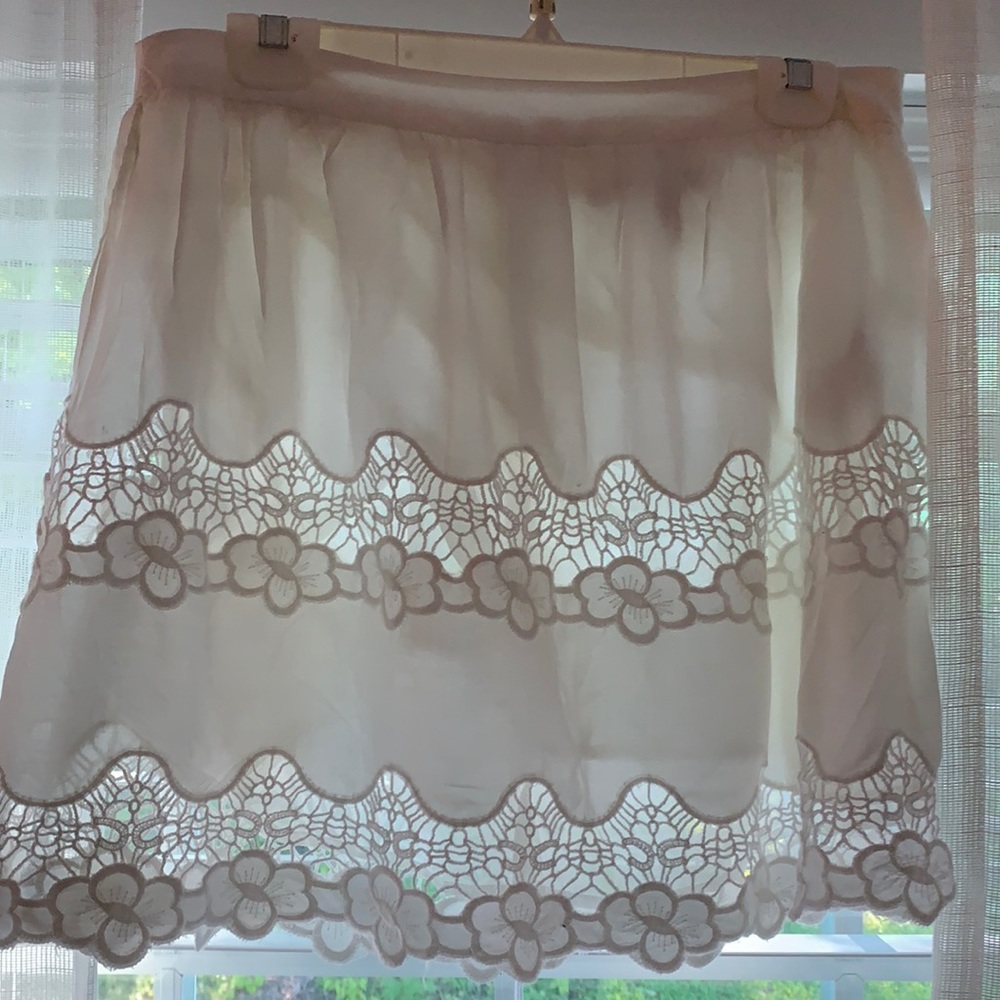 Adorable white skirt with lace detail